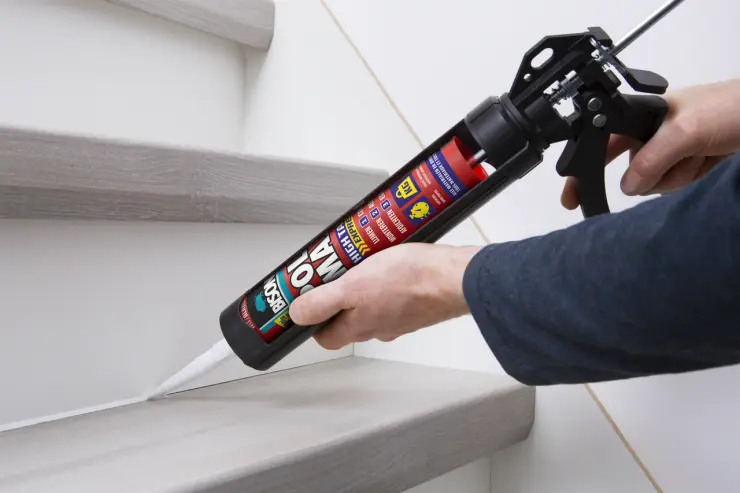 6316015-Article-application-shot-en-228-Bison-NlL-FR-PolyMaxHighTackExpress_320