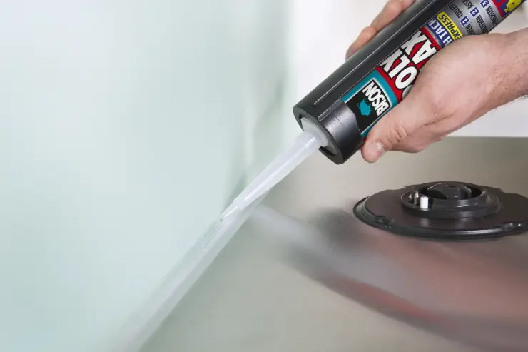 6312862-Article-application-shot-en-889-Bison-NL-FR-PolyMaxHighTackExpressTransparant_80